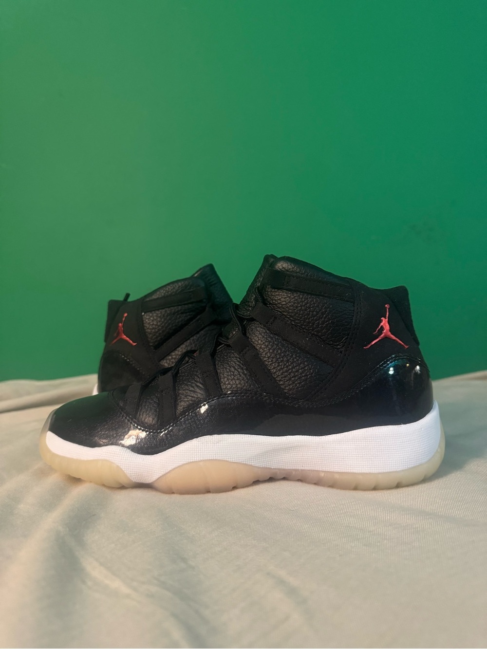 Jordan 11 72-10 size 6